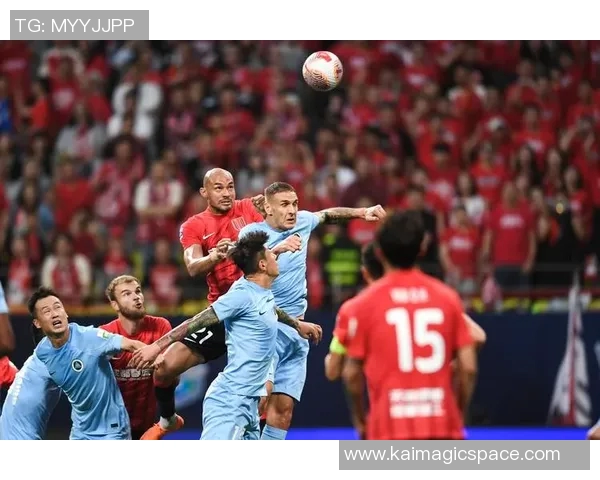 踢足球的明星们在场上跳舞展现激情与活力的精彩瞬间